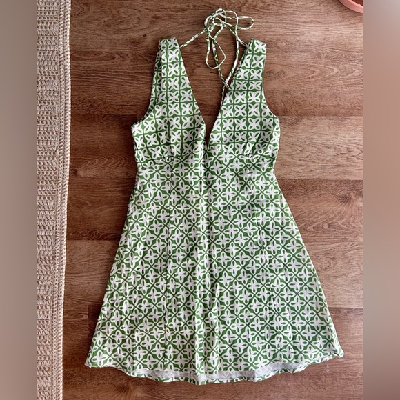 💥SOLD ON DEPOP💥 NWT VRG GRL Sun Seeker Bias Cut Linen Mini Dress - Sage - Picture 4 of 6
